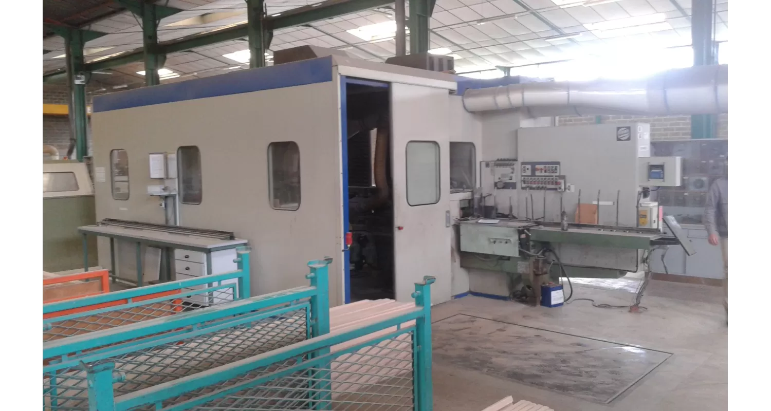 cabine d'insonorisation pour moulurière