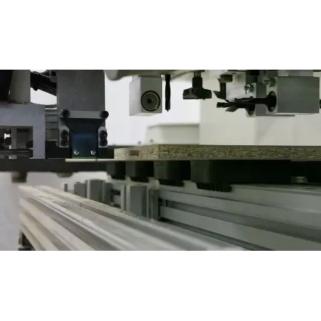 Centre d'usinage perçage défonçage rainurage à CN - MORBIDELLI M200