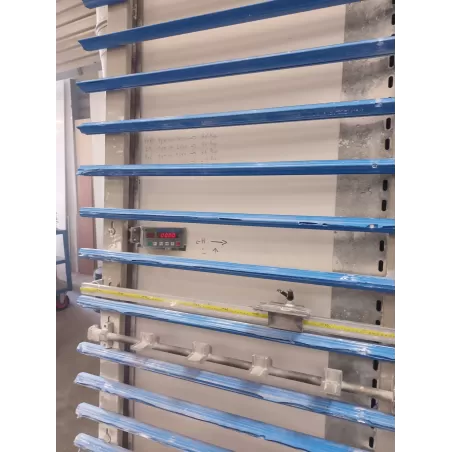 MODELE SCIE VERTICALE À PANNEAUX -