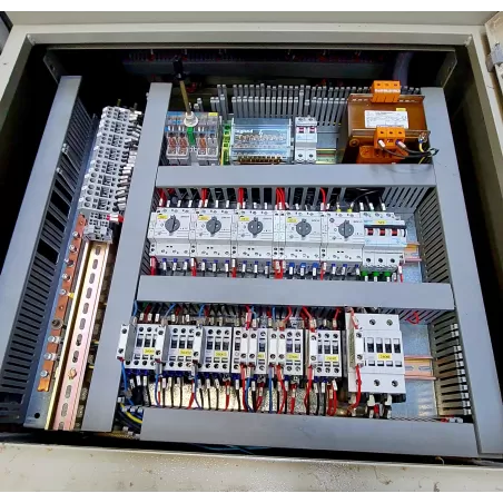 MODELE PRESSE À PLAQUER À -