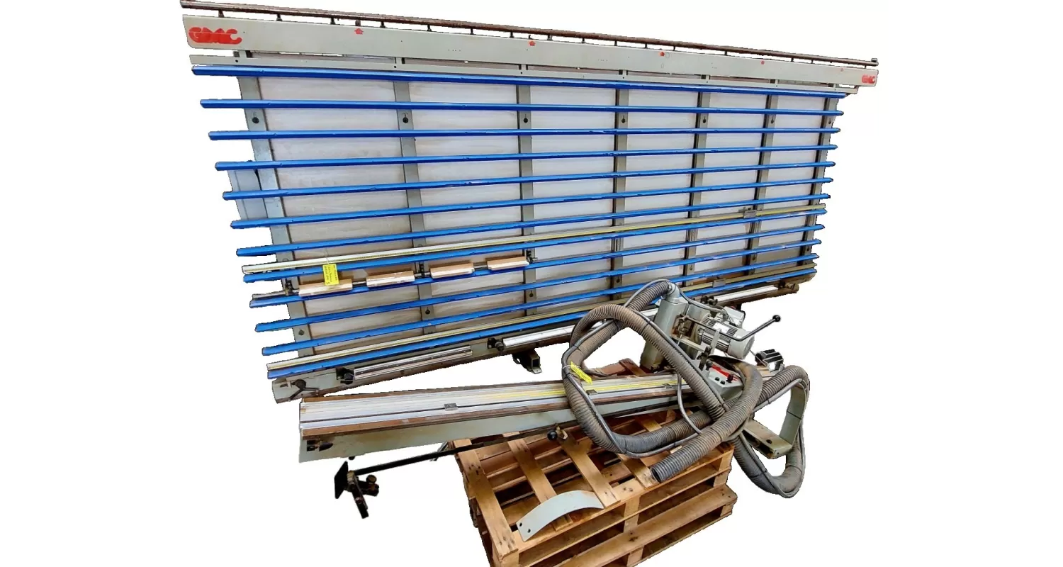 SCIE VERTICALE À PANNEAUX - GMC KGS400