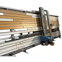 SCIE VERTICALE À PANNEAUX - LARENN