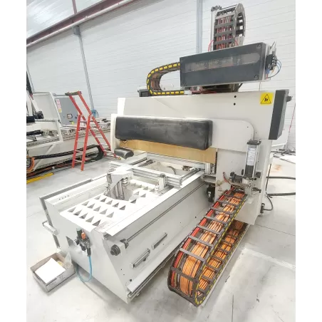 CN CENTRE DE FRAISAGE & PERCAGE 3 AXES - SCM TECH Z 2 27